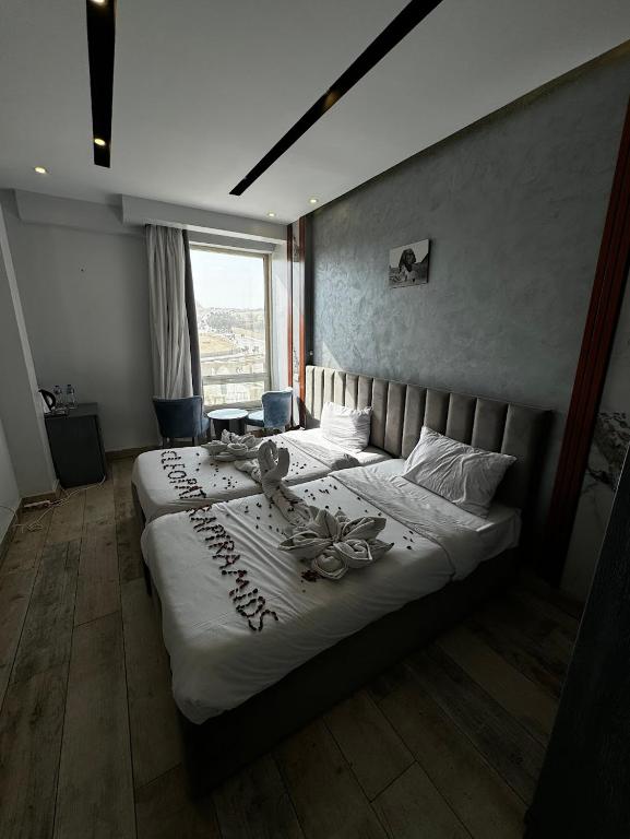 Postel nebo postele na pokoji v ubytování Hotel Cleopatra Pyramids View
