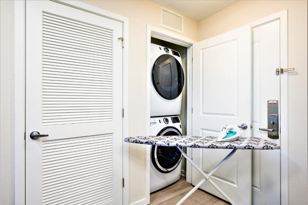 Vista Cay Resort by Millenium at Universal Blvd. - Three-Bedroom Apartment