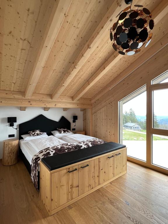 Postel nebo postele na pokoji v ubytování Bergwelt Kandel Hotel & Eventlocation