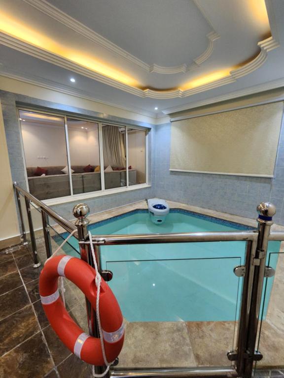 a pool table in a room with a life preserver at شقق قاردينيا in Aş Şafā