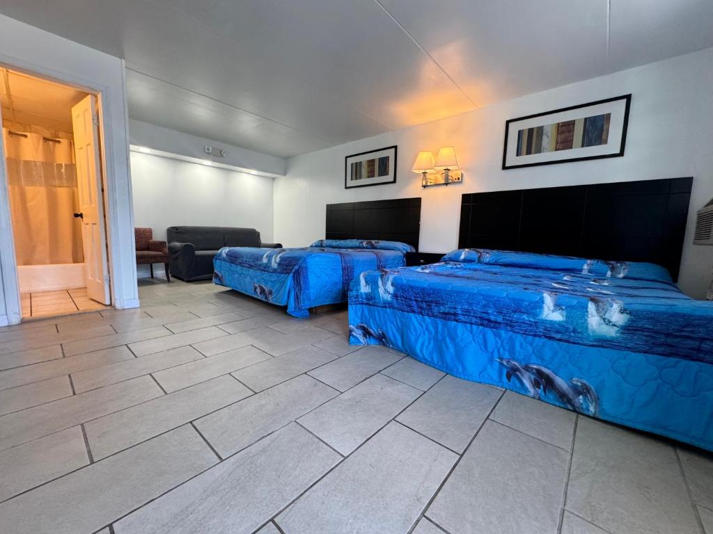Posezení v ubytování Skyview Manor Motel