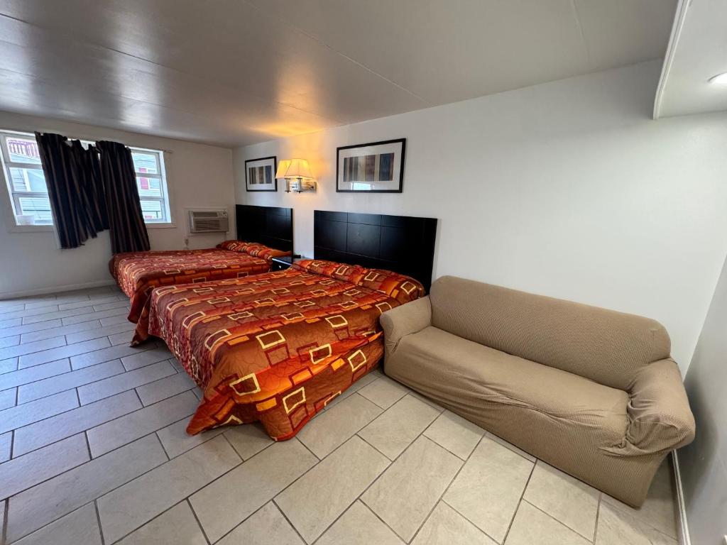 Posezení v ubytování Skyview Manor Motel