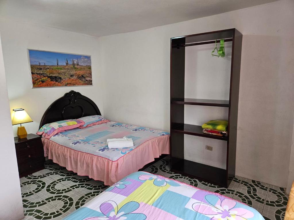 Postel nebo postele na pokoji v ubytování Hostal Cerro Azul