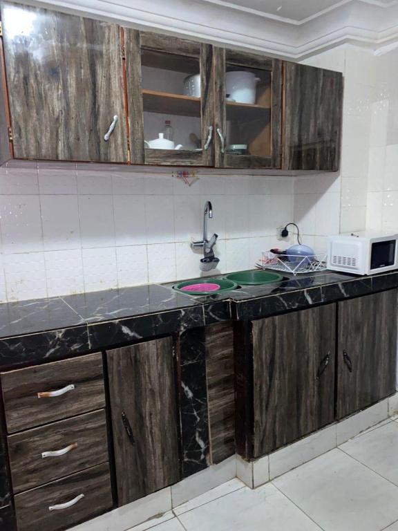 Kuchyň nebo kuchyňský kout v ubytování 2Bed Abidjan Apartment- Relax Explore & Unwind