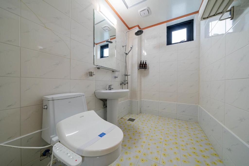 Koupelna v ubytování Sokcho Ritz Hotel