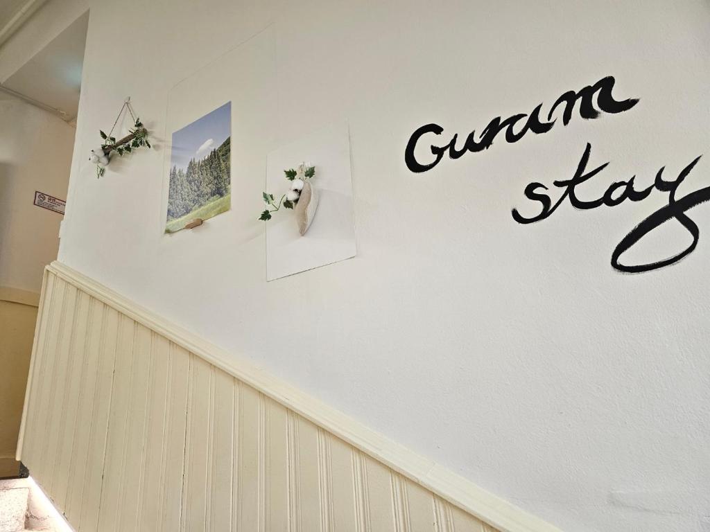 Certifikát, hodnocení, plakát nebo jiný dokument vystavený v ubytování Gurum Stay