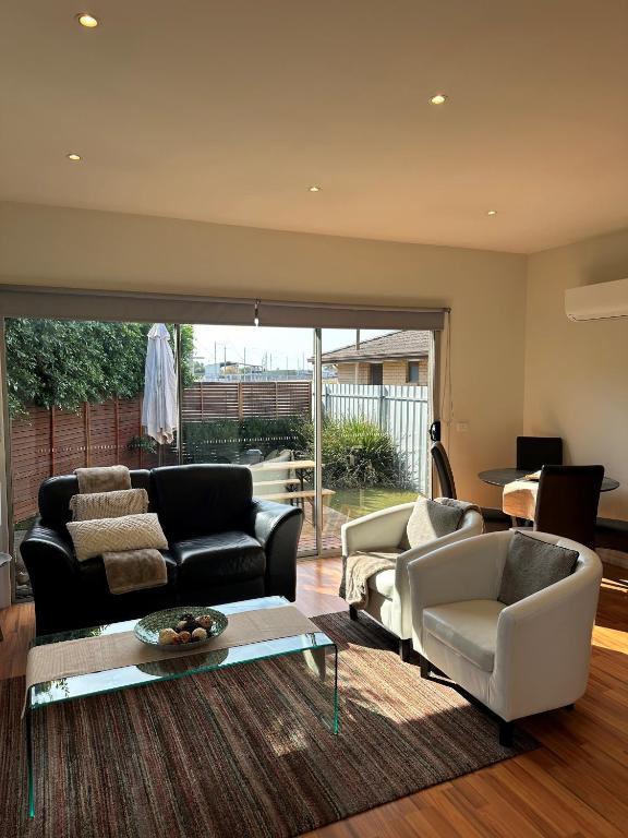 Gallery image of Lbarza Charming Central 2BR Townhouse in Shepparton