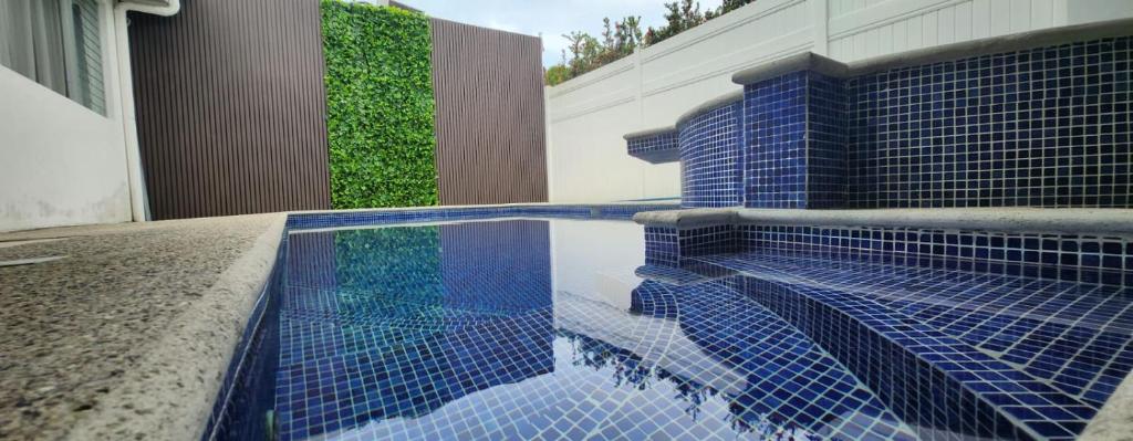 Casa de playa Herradura con piscina y jacuzzi - Huis Met Drie Slaapkamers