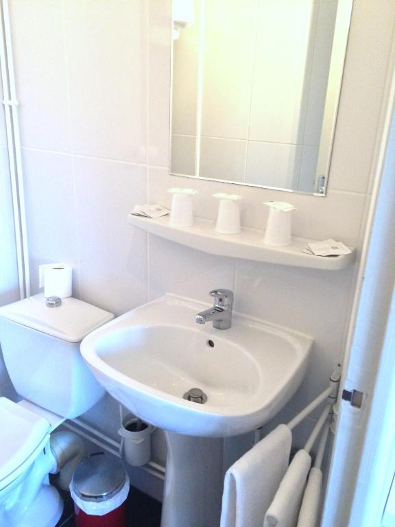 Koupelna v ubytování L'Excess Hotel