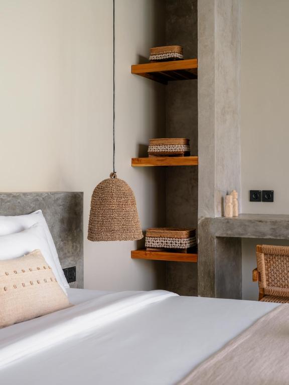 Postel nebo postele na pokoji v ubytování Suku Lifestyle Hotel & Villas