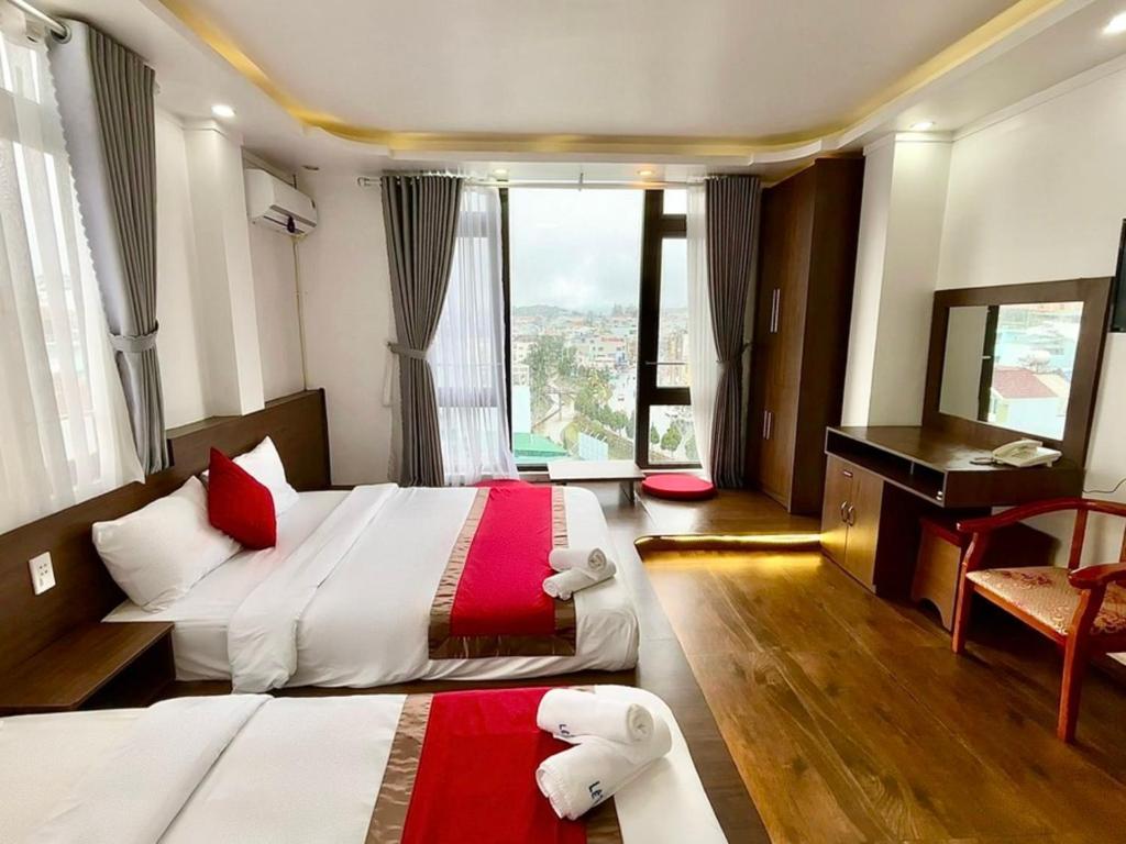 Postel nebo postele na pokoji v ubytování Le Tuan Minh Hotel