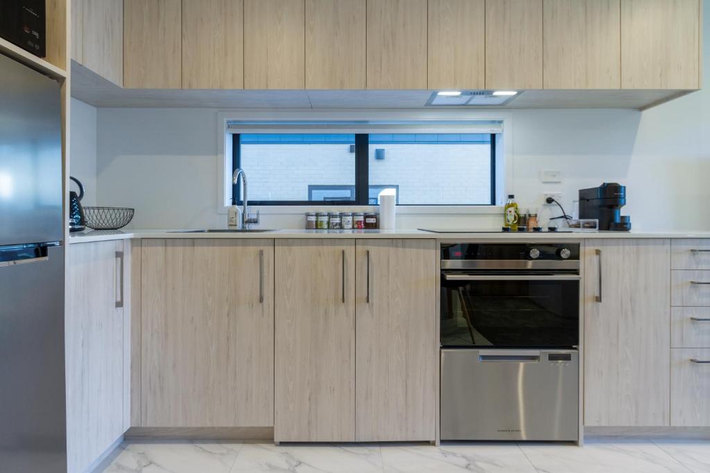 Single Level Studio Escape on Wilmer St - Central - Resim 11