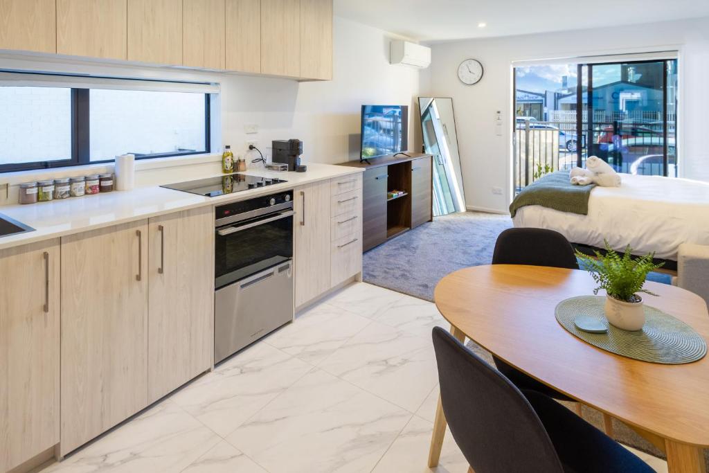 Single Level Studio Escape on Wilmer St - Central - Resim 4