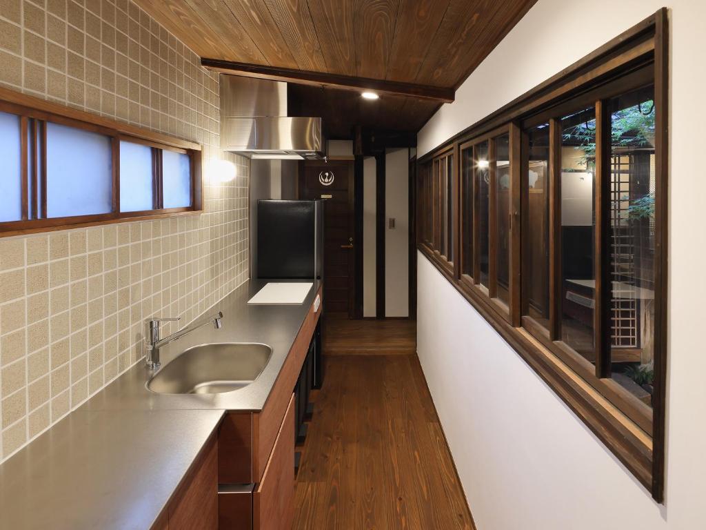 Koupelna v ubytování 古民家の宿宰嘉庵 TraditionalJapaniseHotel Saikaan