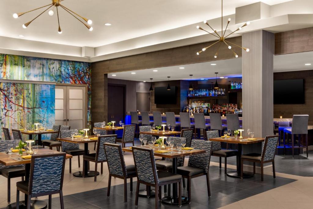 Restaurace v ubytování Crowne Plaza Edison by IHG