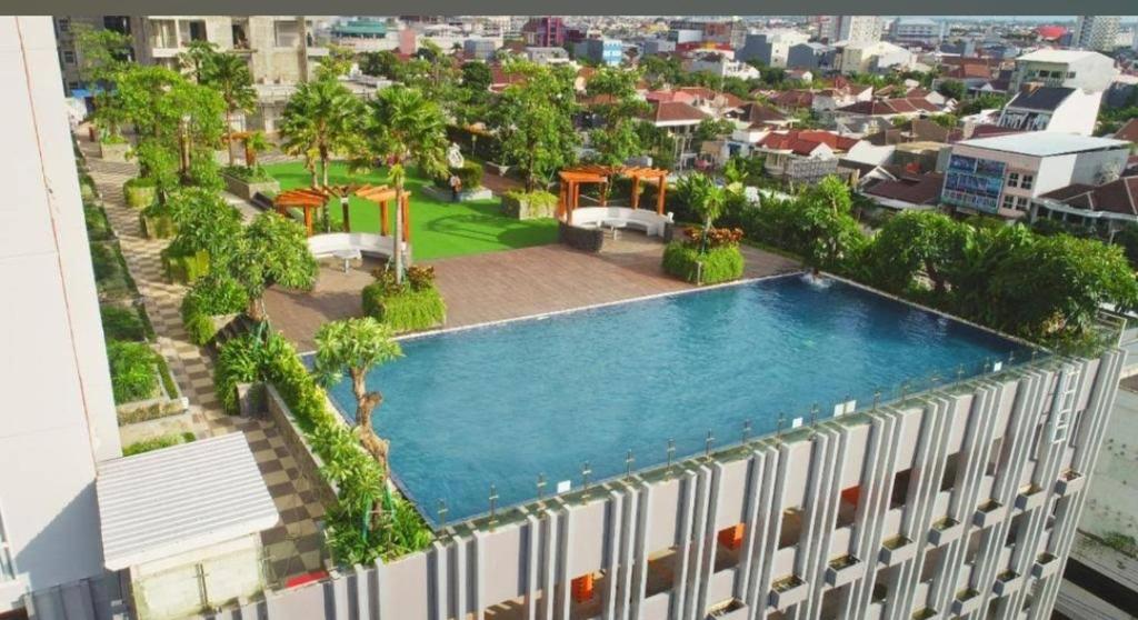 Πισίνα στο ή κοντά στο Apartemen Vida view by nafa