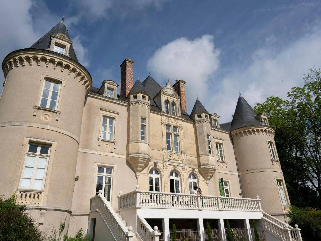 Zdjęcie z galerii obiektu Grand Château Renaissance avec Parc, Piscine et Activités, Rénové en 2023 - FR-1-410-389 w mieście Vallon-sur-Gée