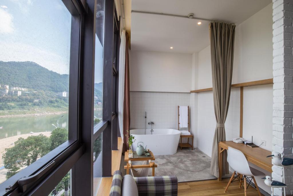Nespecifikovaný výhled na hory nebo výhled na hory při pohledu z hotelu