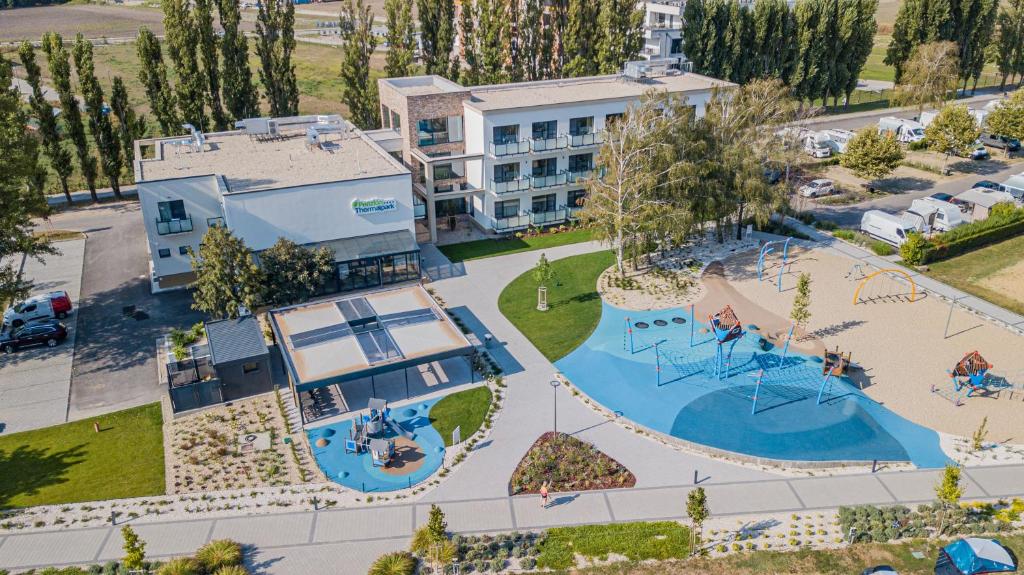 Bazén v ubytování Thermal Hotel Campino nebo v jeho okolí