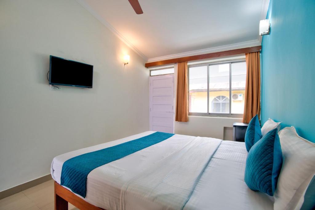 Postel nebo postele na pokoji v ubytování Candolim Beach Vaddo 15