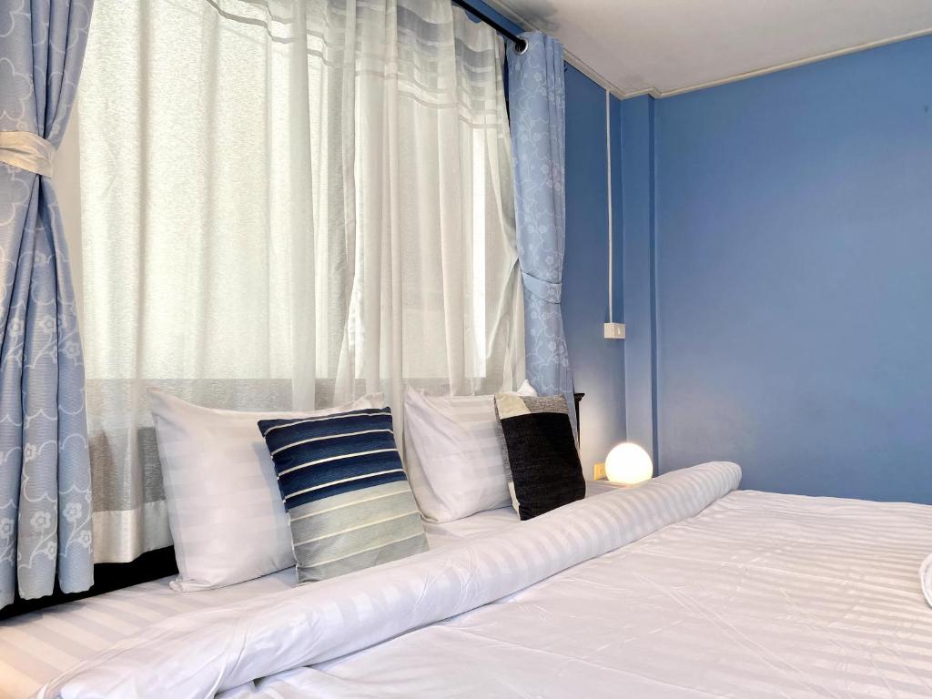 Postel nebo postele na pokoji v ubytování Minotel Patong