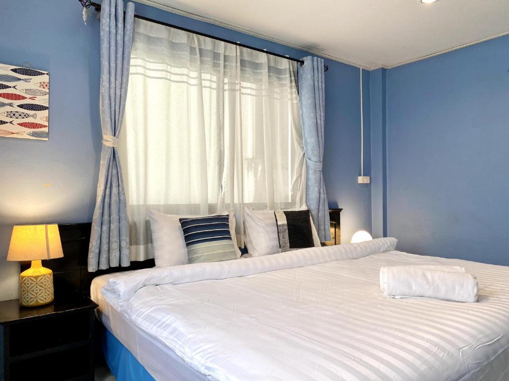 Postel nebo postele na pokoji v ubytování Minotel Patong