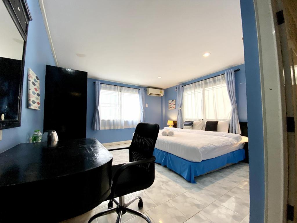 Postel nebo postele na pokoji v ubytování Minotel Patong