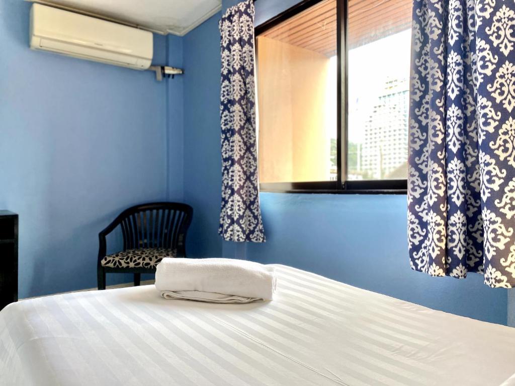 Postel nebo postele na pokoji v ubytování Minotel Patong