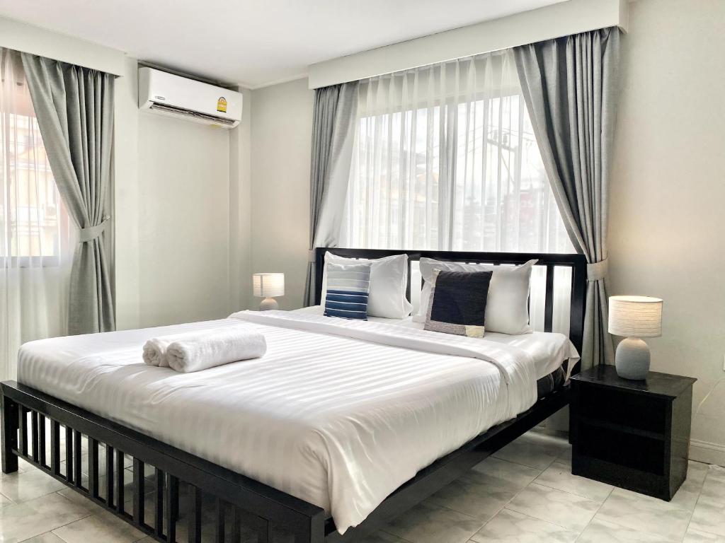 Postel nebo postele na pokoji v ubytování Minotel Patong