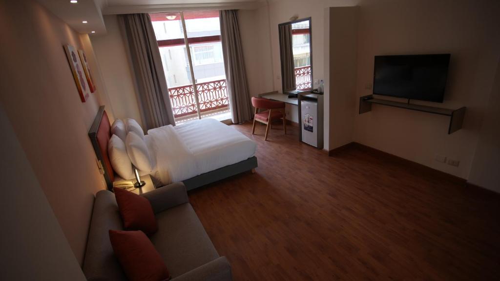 TV a/nebo společenská místnost v ubytování Manara Riva Suites