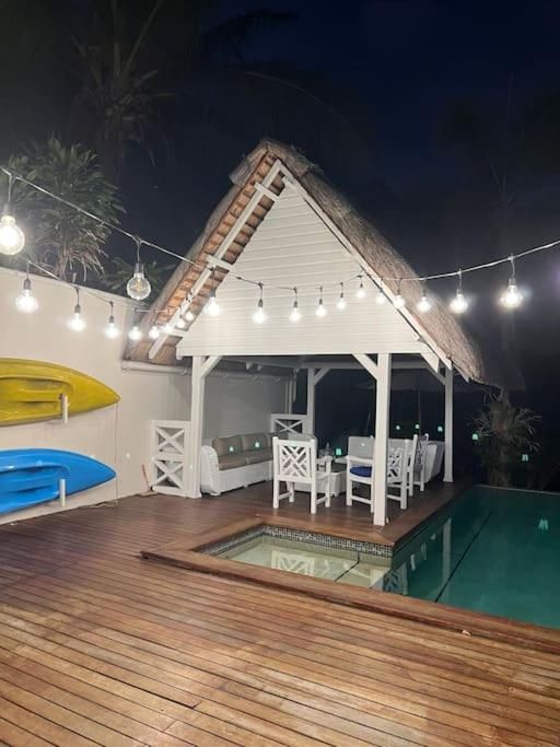 Bazén v ubytování Villa Cotzot, 3 chambres, pieds dans l'eau nebo v jeho okolí