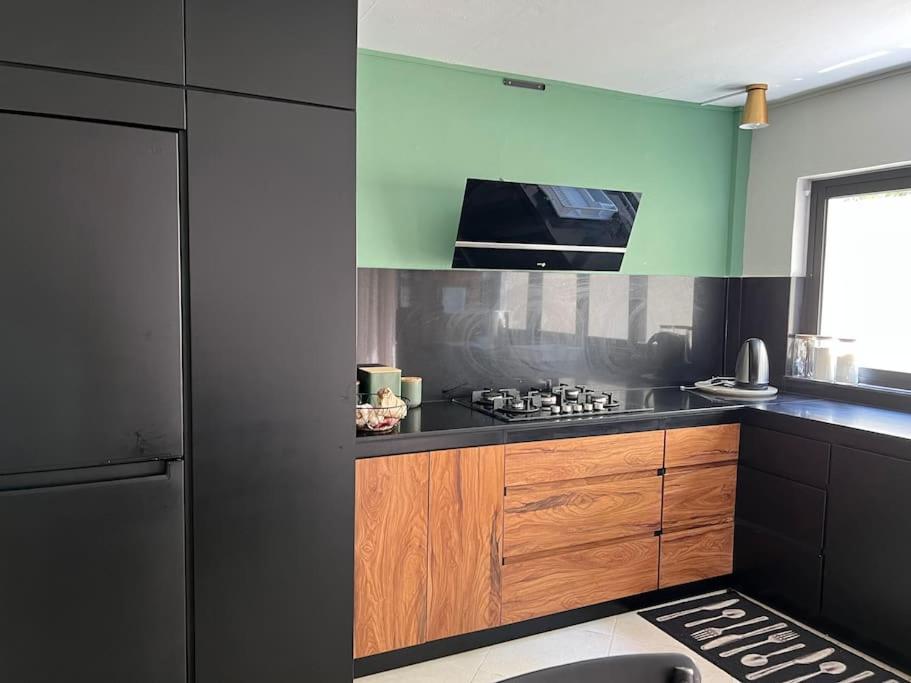 Kuchyň nebo kuchyňský kout v ubytování Villa Cotzot, 3 chambres, pieds dans l'eau
