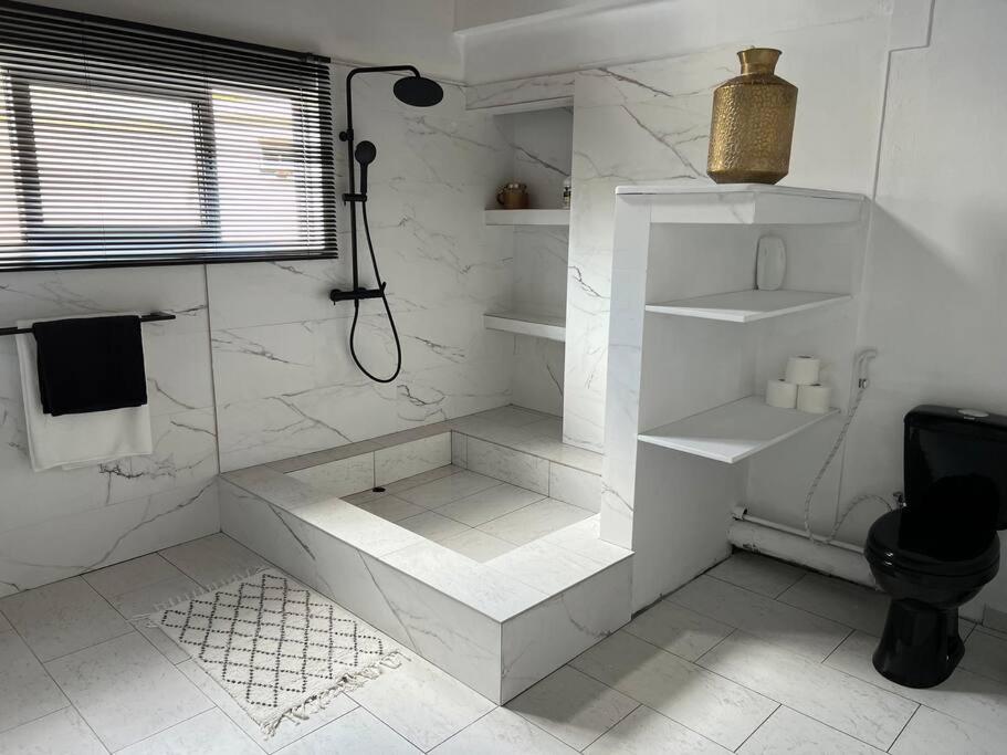 Koupelna v ubytování Villa Cotzot, 3 chambres, pieds dans l'eau