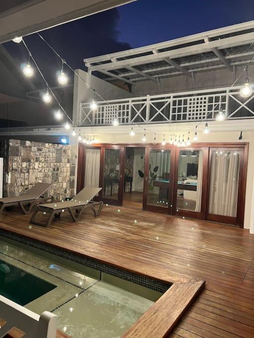 Bazén v ubytování Villa Cotzot, 3 chambres, pieds dans l'eau nebo v jeho okolí