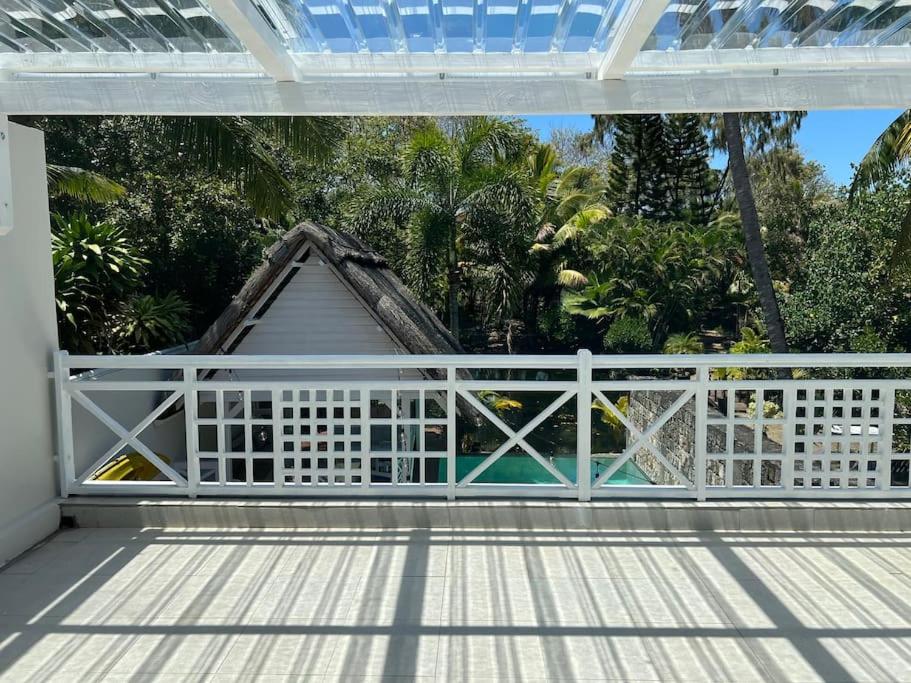 Balkón nebo terasa v ubytování Villa Cotzot, 3 chambres, pieds dans l'eau
