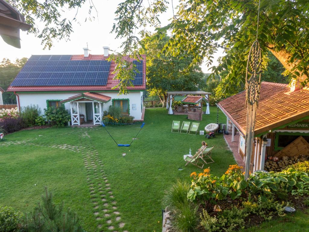 Vonkajšia záhrada v ubytovaní Zielony Domek w Nartach - Mazury