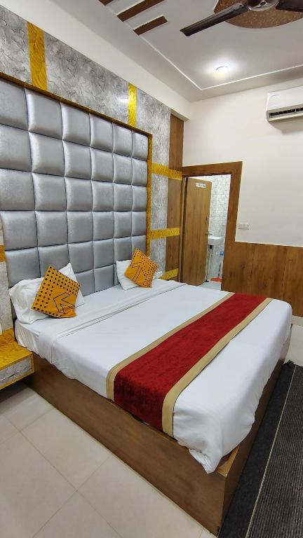 Postel nebo postele na pokoji v ubytování Bedweiser Backpackers Hostel