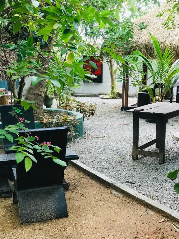 Zahrada ubytování Hotel Deshapriya