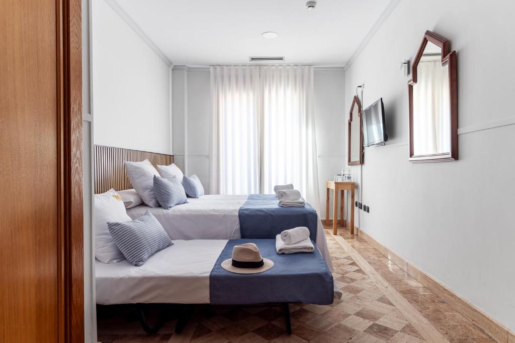 Hotel Reina Mora - Triple Room