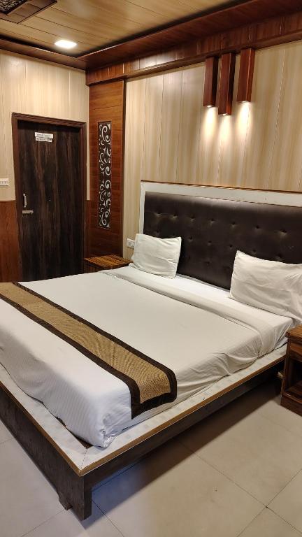 Postel nebo postele na pokoji v ubytování Bedweiser Backpackers Hostel