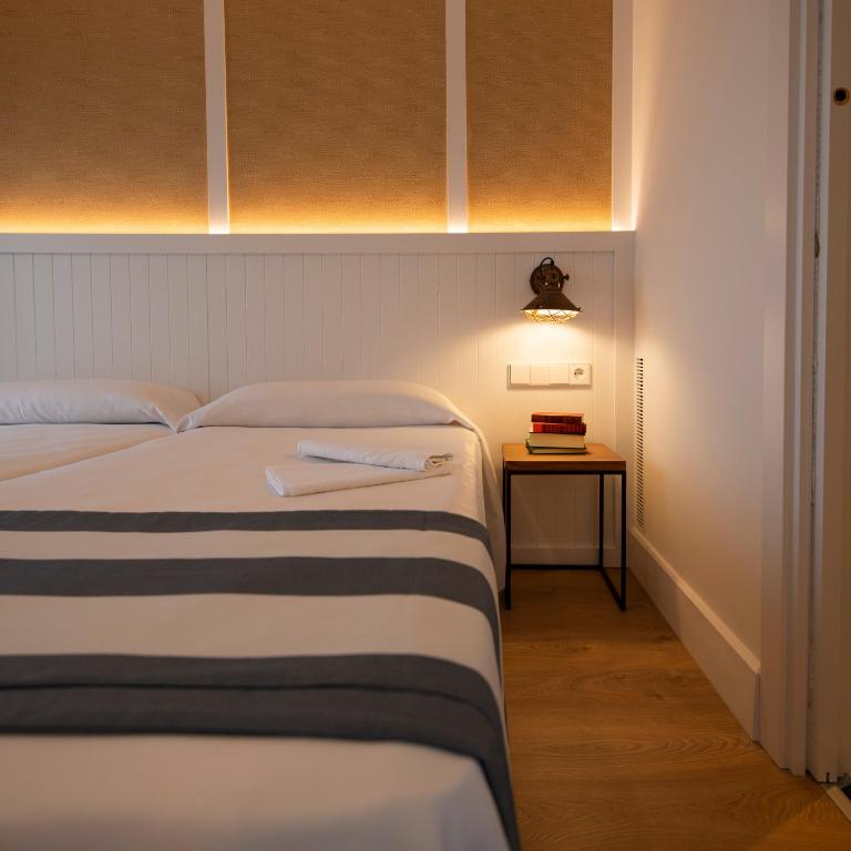 Postel nebo postele na pokoji v ubytování Hotel Els Pins