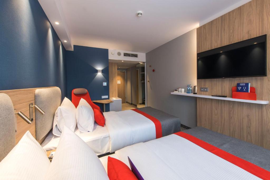 Holiday Inn Express Warsaw - Mokotow by IHG - Standard Room With Free Breakfast