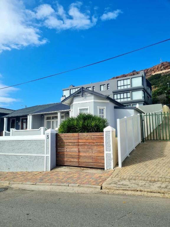 Το κτήριο όπου στεγάζεται  το διαμέρισμα