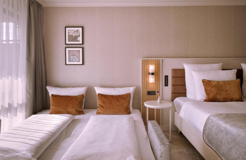 Postel nebo postele na pokoji v ubytování Leonardo Royal Hotel Baden- Baden