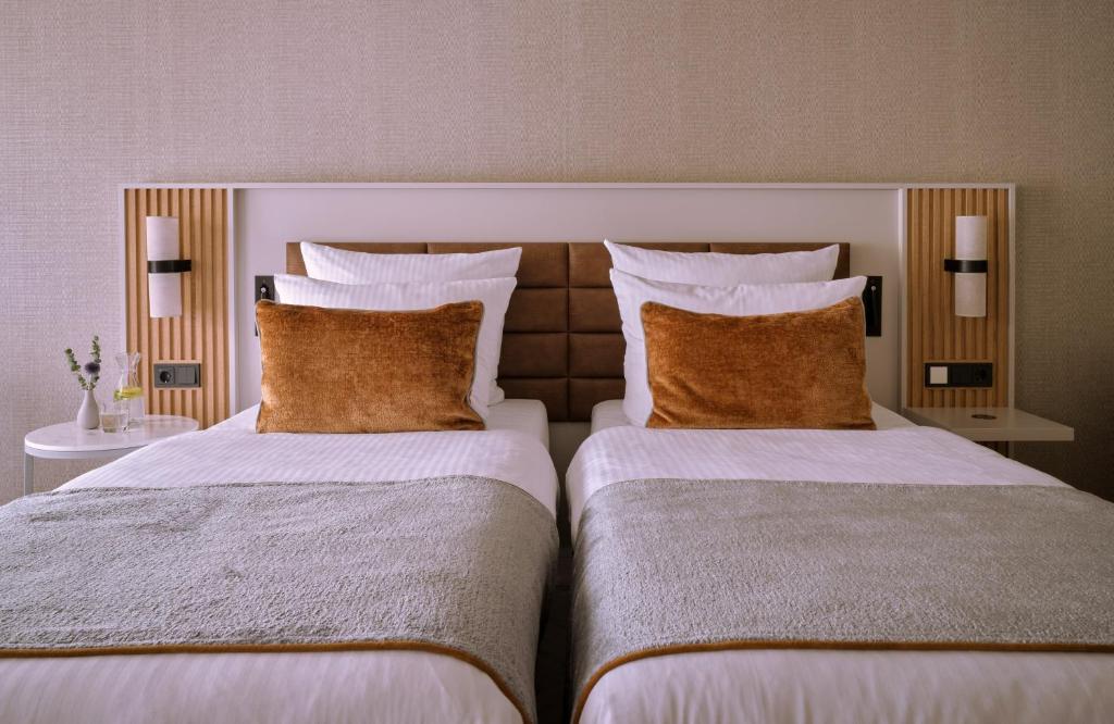 Postel nebo postele na pokoji v ubytování Leonardo Royal Hotel Baden- Baden
