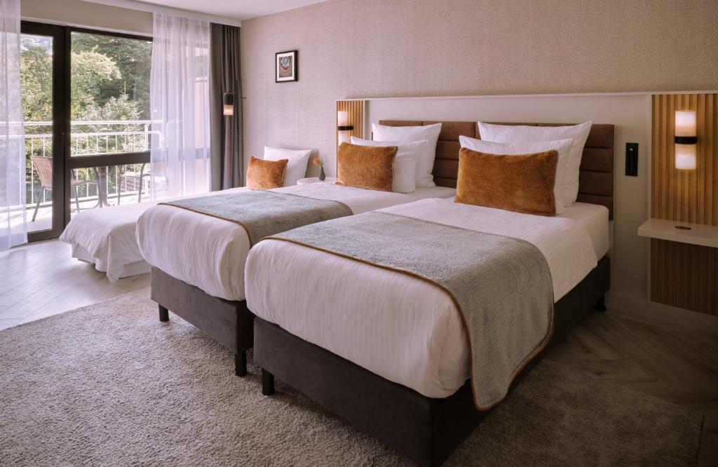 Postel nebo postele na pokoji v ubytování Leonardo Royal Hotel Baden- Baden