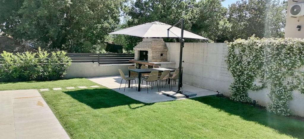 Ein Garten an der Unterkunft Casa Mia