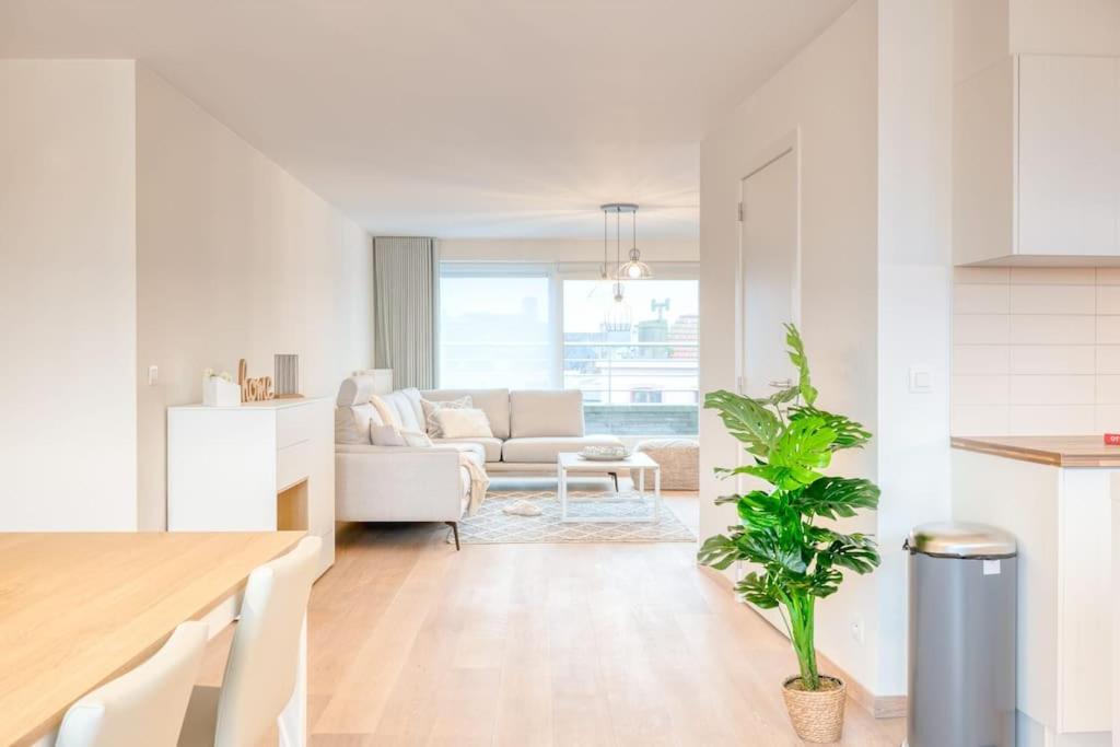 Χώρος καθιστικού στο Lively Coastal Haven 3BD Retreat