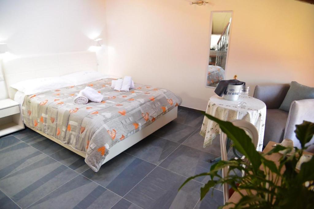 a bedroom with a bed with towels on it at La Plaza B&B in Cavaglià