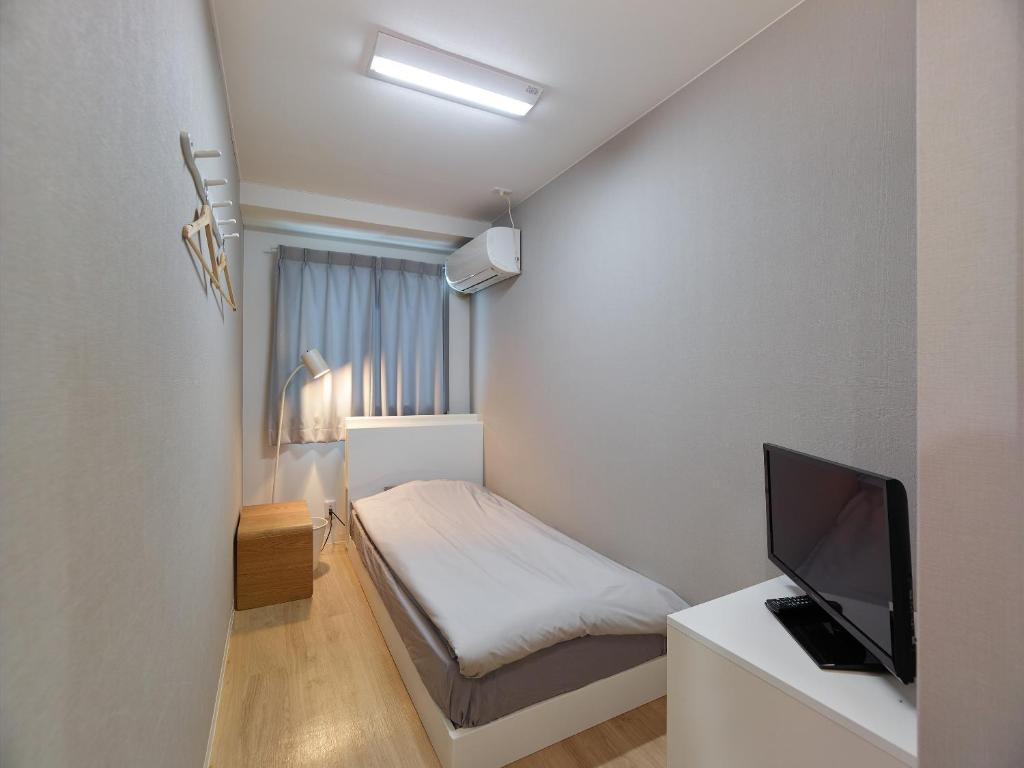 Hotel Zipang - Renewal Economy Single Room With Shared Bathroom - Non-Smoking